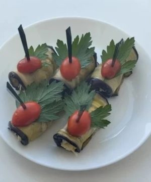 Рулетики из баклажанов